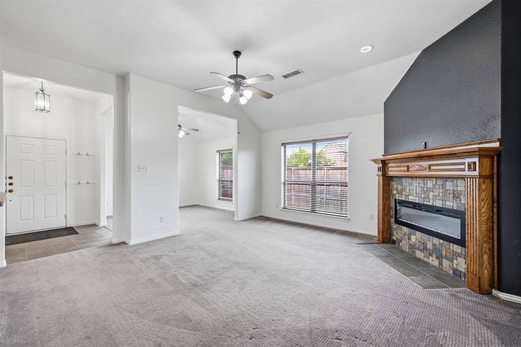 9101 Autumn Falls Drive, Fort Worth, TX 76118