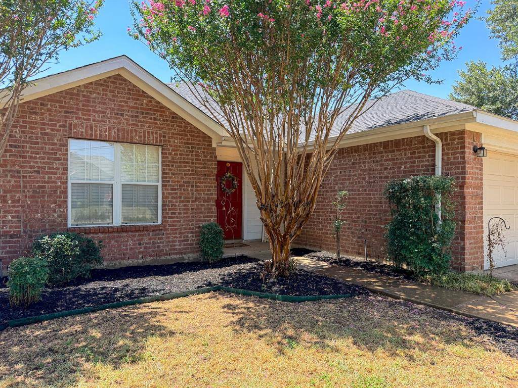 833 Edgehill Road, Burleson, TX 76028