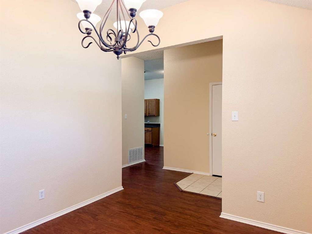 833 Edgehill Road, Burleson, TX 76028