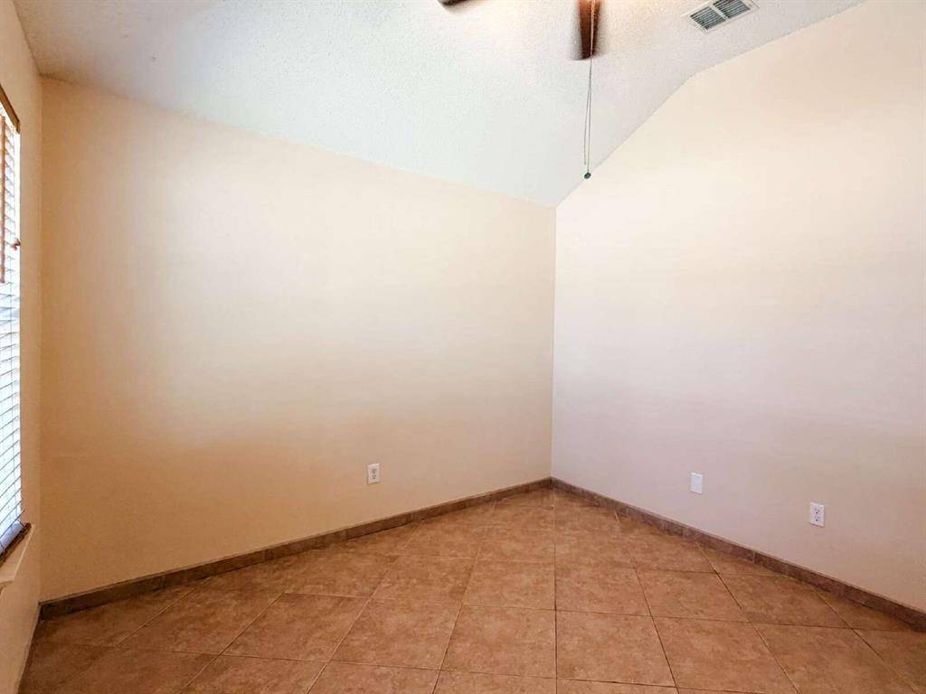 1009 Mckavett Drive, Burleson, TX 76028