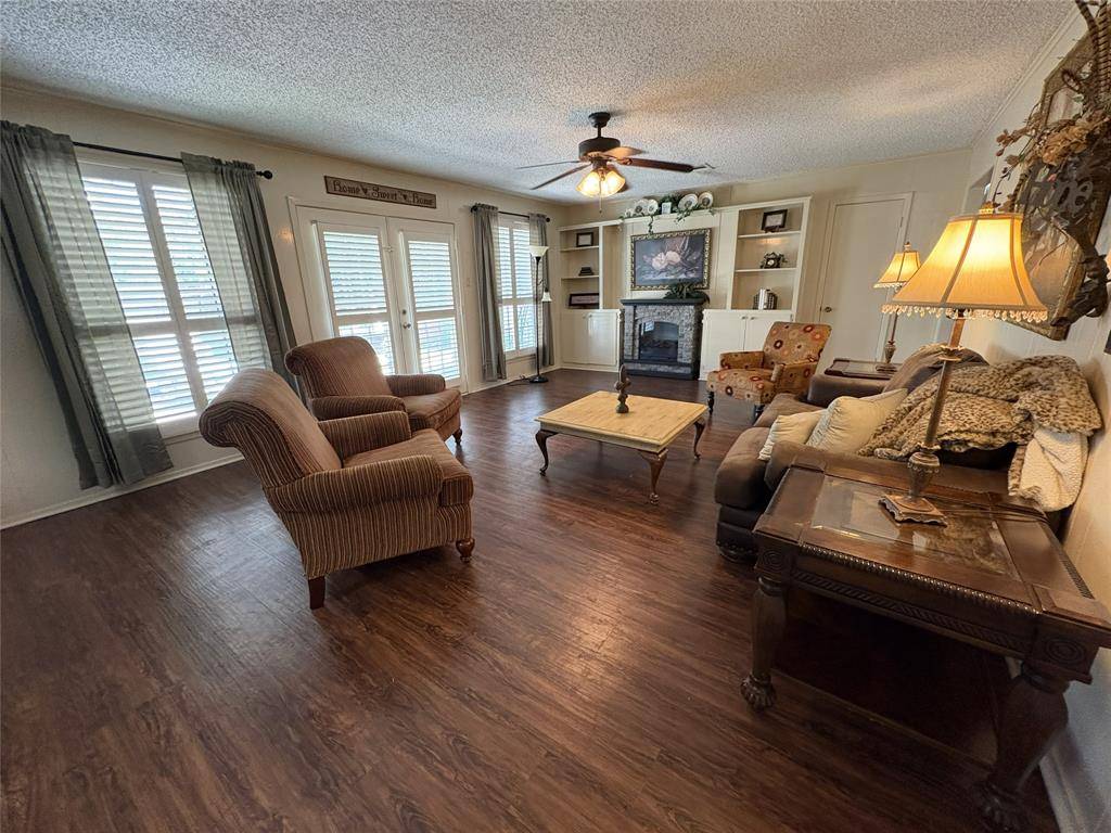 807 W Elizabeth Drive, Robinson, TX 76706