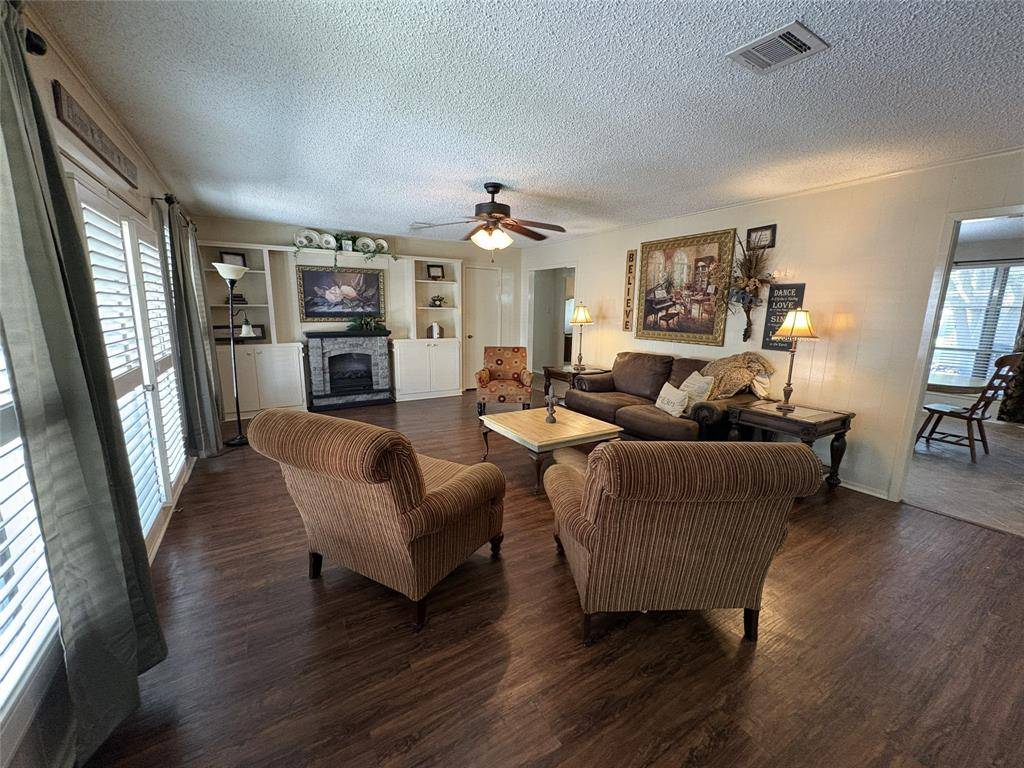 807 W Elizabeth Drive, Robinson, TX 76706