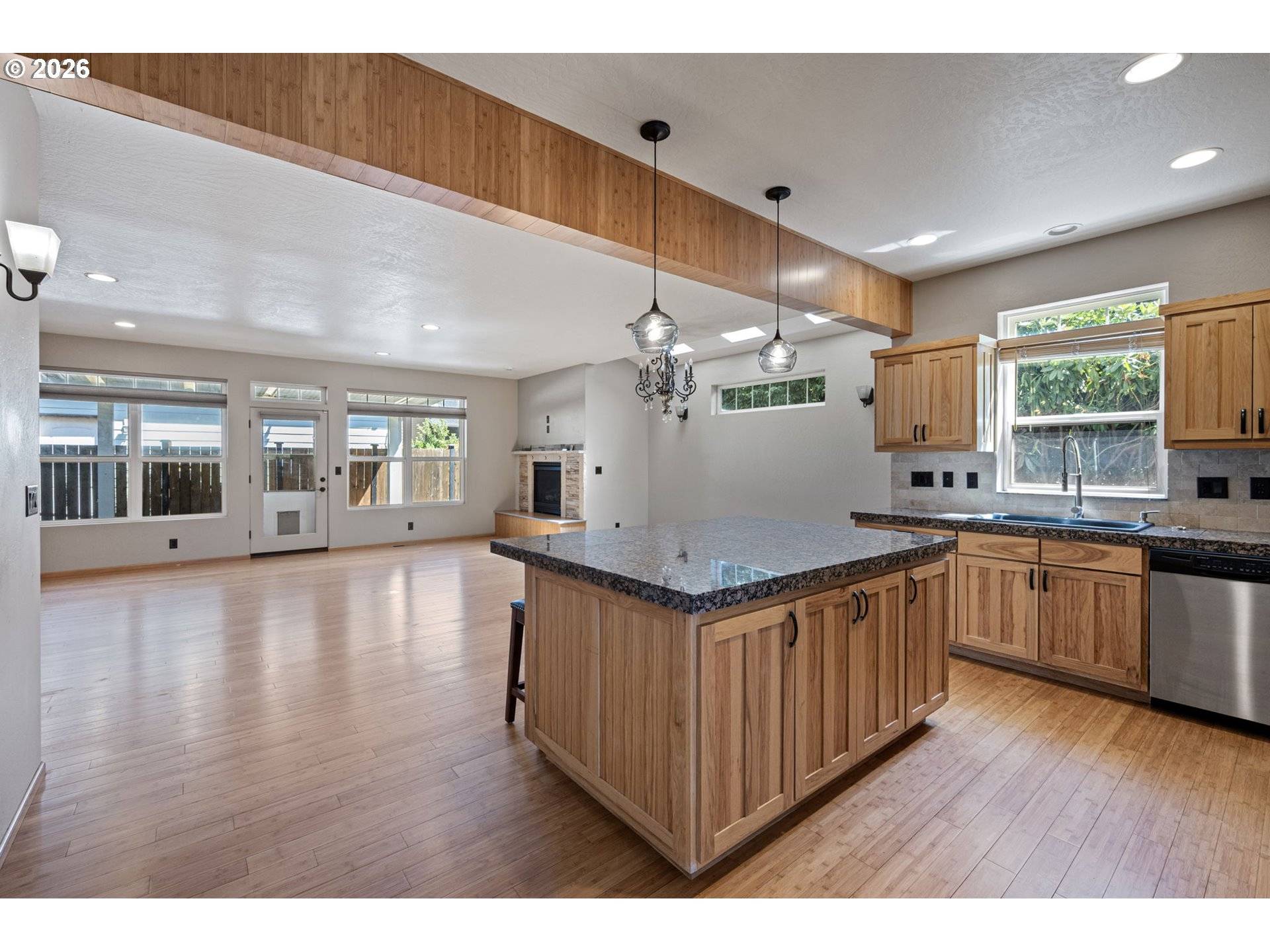 962 T ST, Springfield, OR 97477
