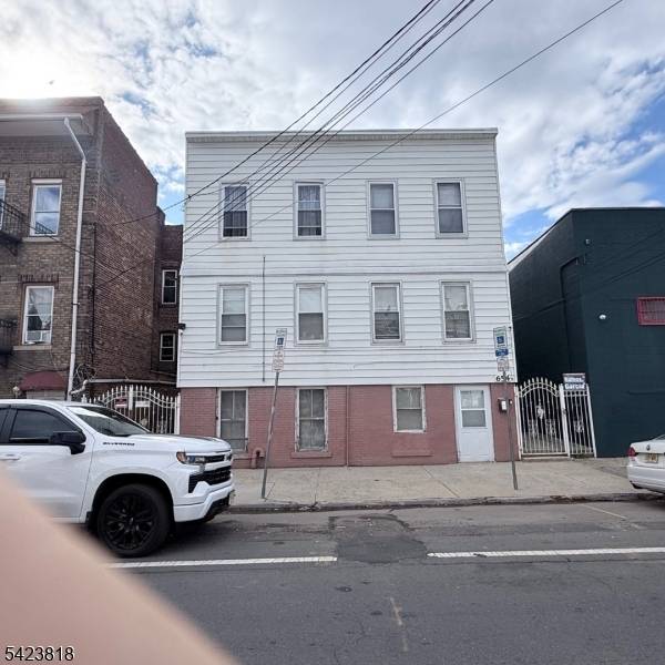 654 N 5Th St, Newark City, NJ 07107