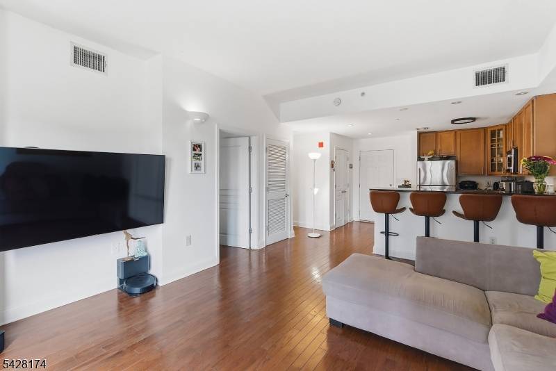 4315 Park Ave #2E, Union City, NJ 07087