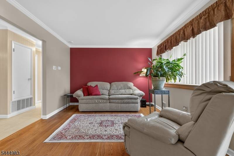 24 Deerwood Ave, Edison Twp., NJ 08817