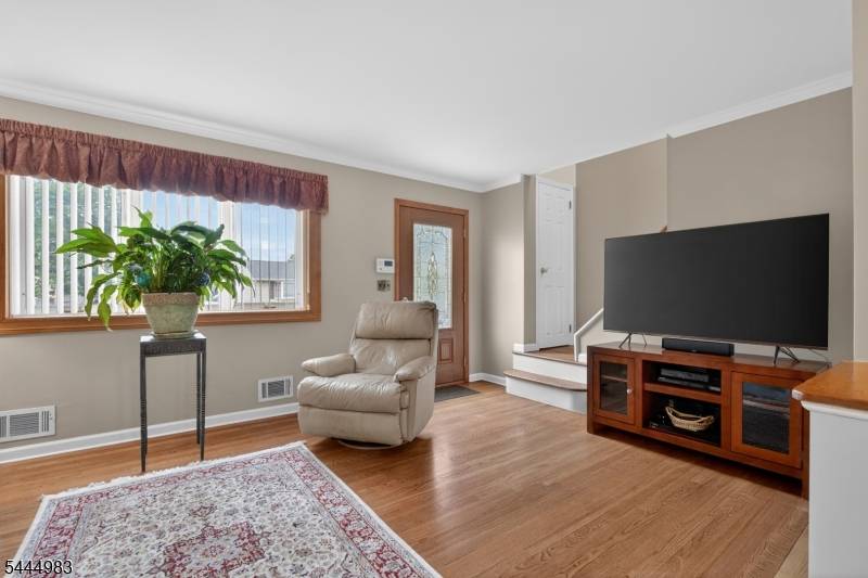 24 Deerwood Ave, Edison Twp., NJ 08817