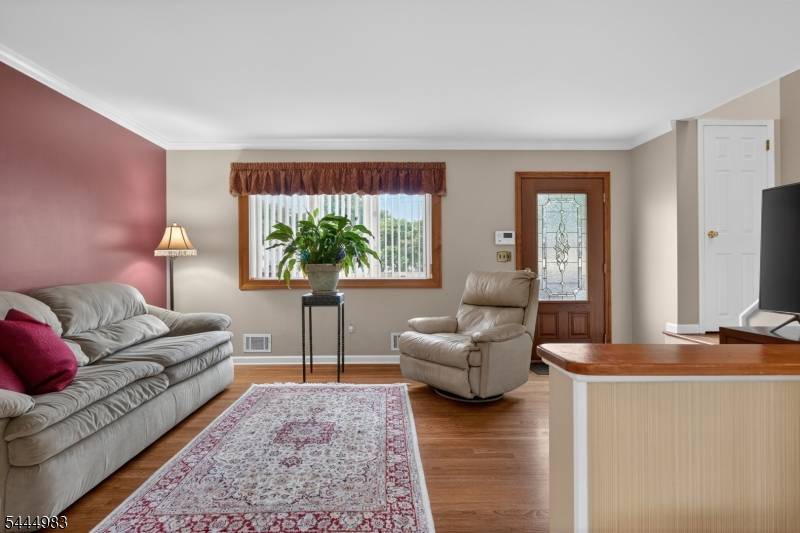 24 Deerwood Ave, Edison Twp., NJ 08817