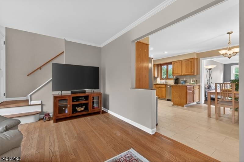 24 Deerwood Ave, Edison Twp., NJ 08817
