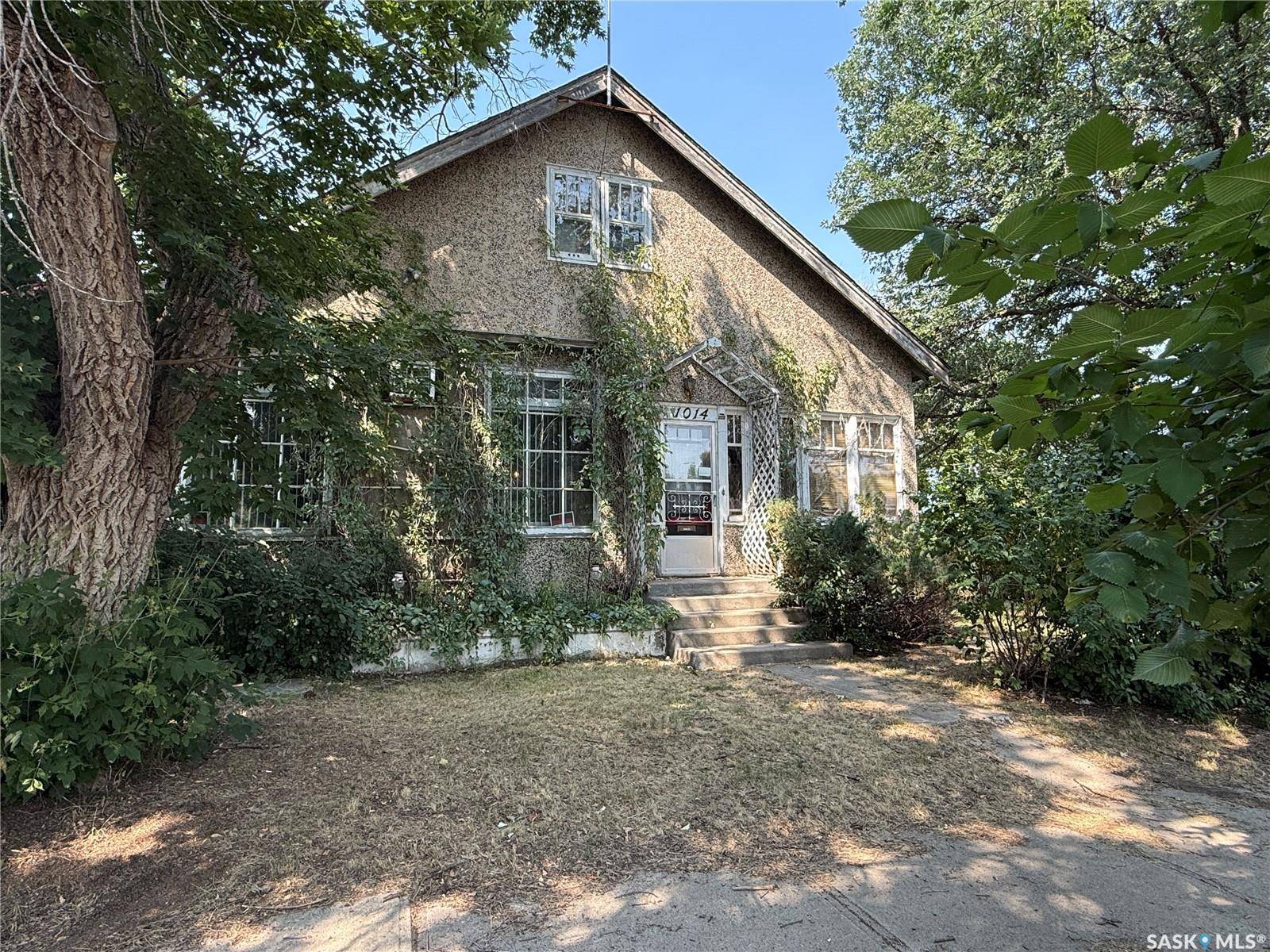 1014 Iroquois STREET W, Moose Jaw, SK S6H 5B8