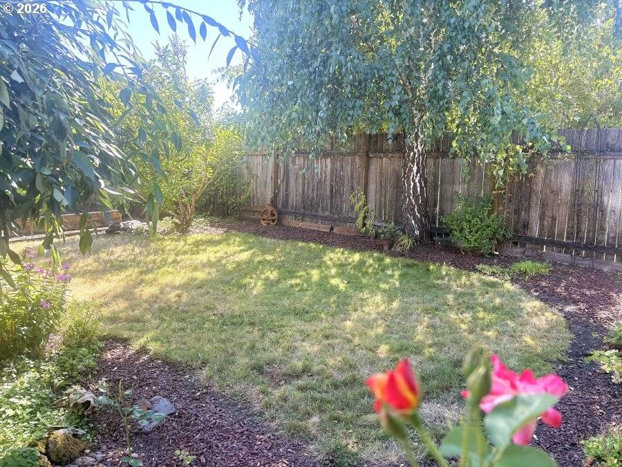 1642 SE CORTLAND AVE, Dallas, OR 97338