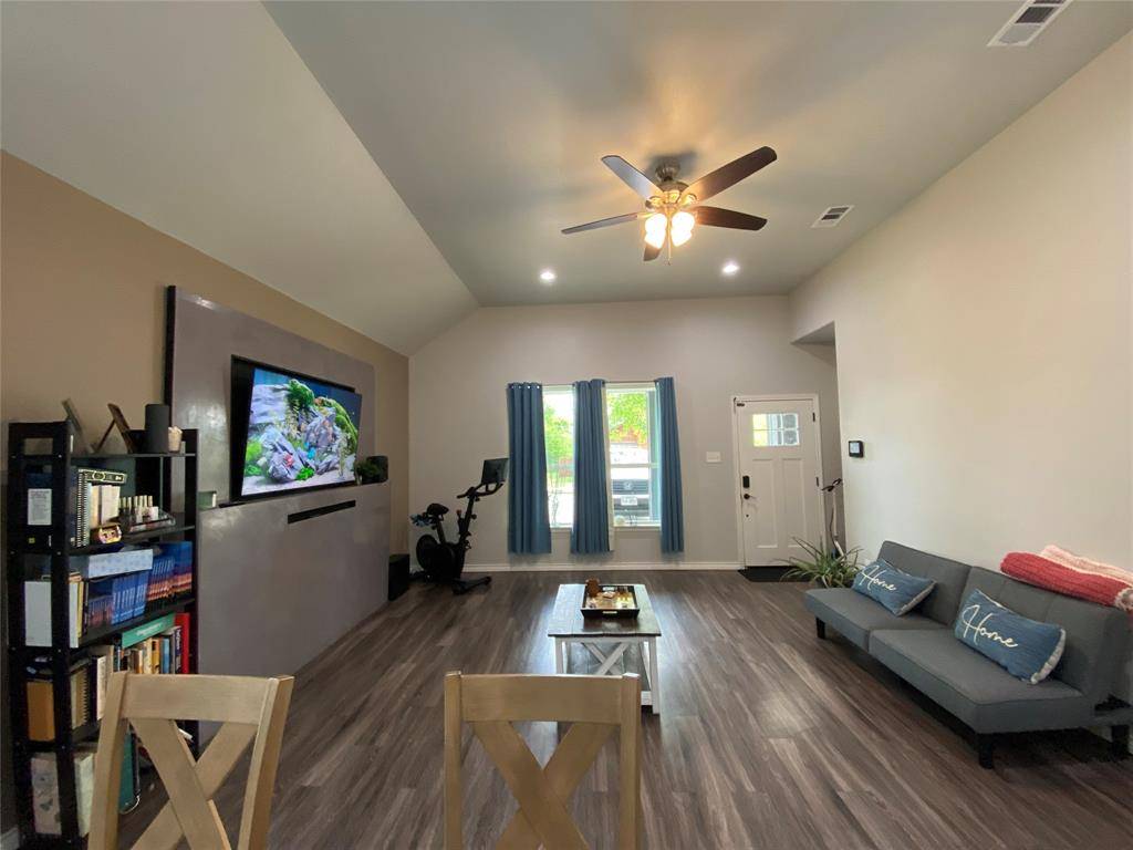 1410 E Royall Boulevard, Malakoff, TX 75148