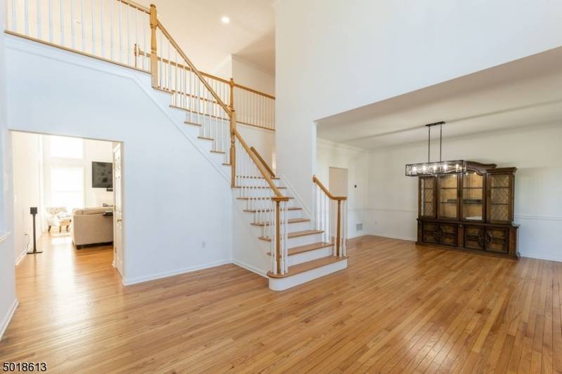 1 Cedar Ct, North Haledon Boro, NJ 07508