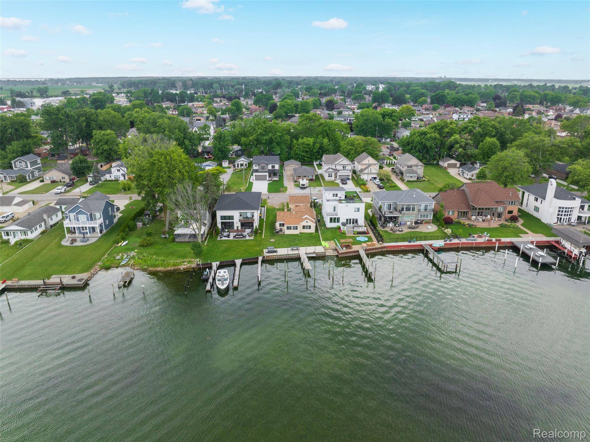41260 Conger Bay DR, Harrison Charter Township, MI 48045