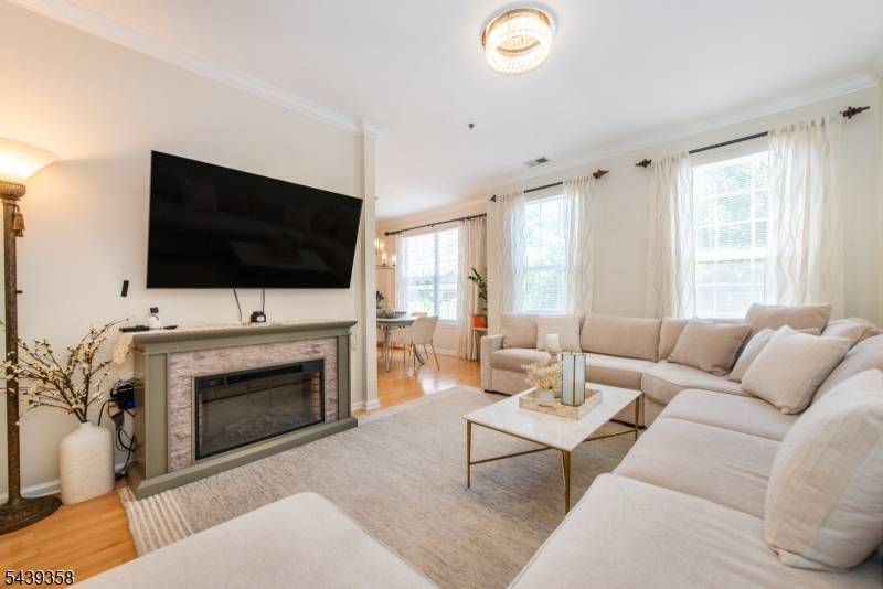 17 Conover Ter, Lebanon Boro, NJ 08833