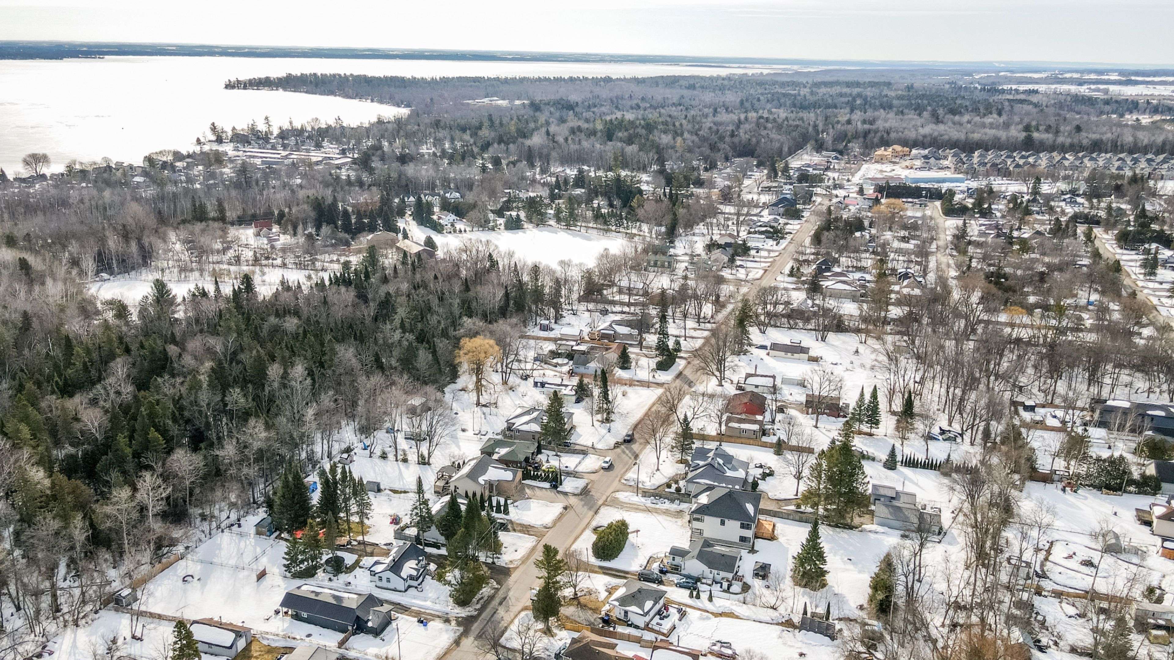 952 Ferrier AVE, Innisfil, ON L0L 1W0