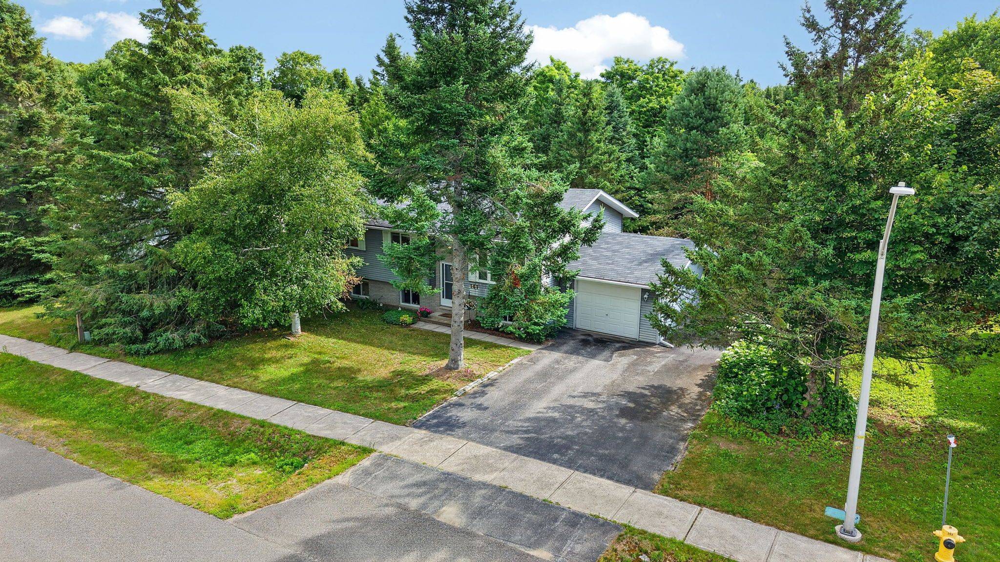 141 Meadow Heights DR, Bracebridge, ON P1L 1A3