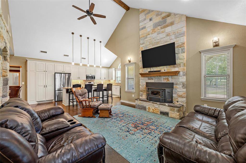 586 Fm 1242, Abbott, TX 76621