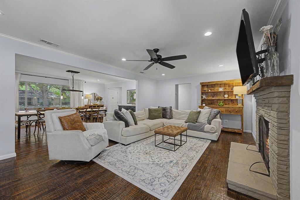 6238 Crestmont Drive, Dallas, TX 75214