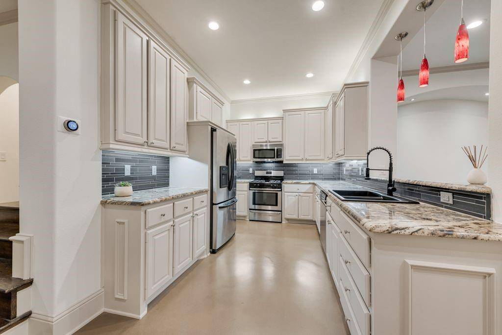 5113 Vandelia Street, Dallas, TX 75235