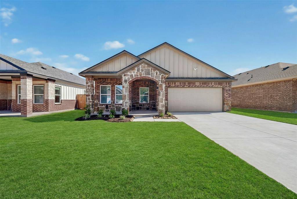 1221 S Rockwall Avenue, Terrell, TX 75160