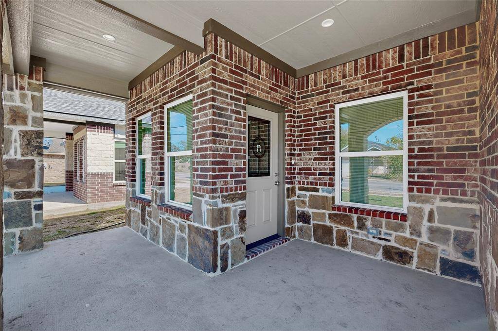 1221 S Rockwall Avenue, Terrell, TX 75160