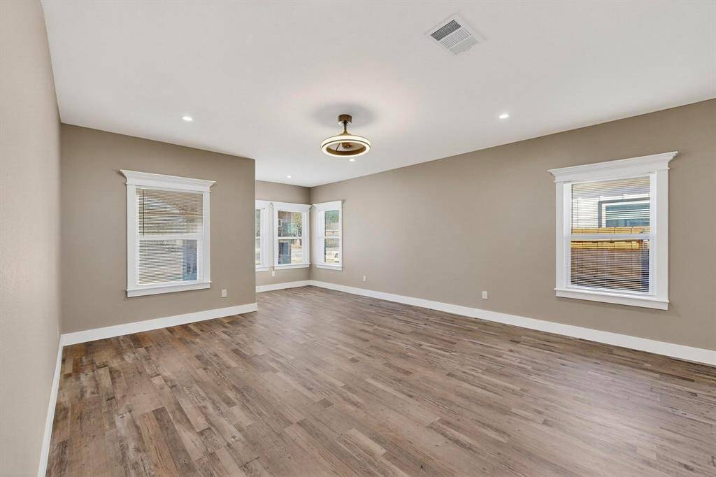 1221 S Rockwall Avenue, Terrell, TX 75160