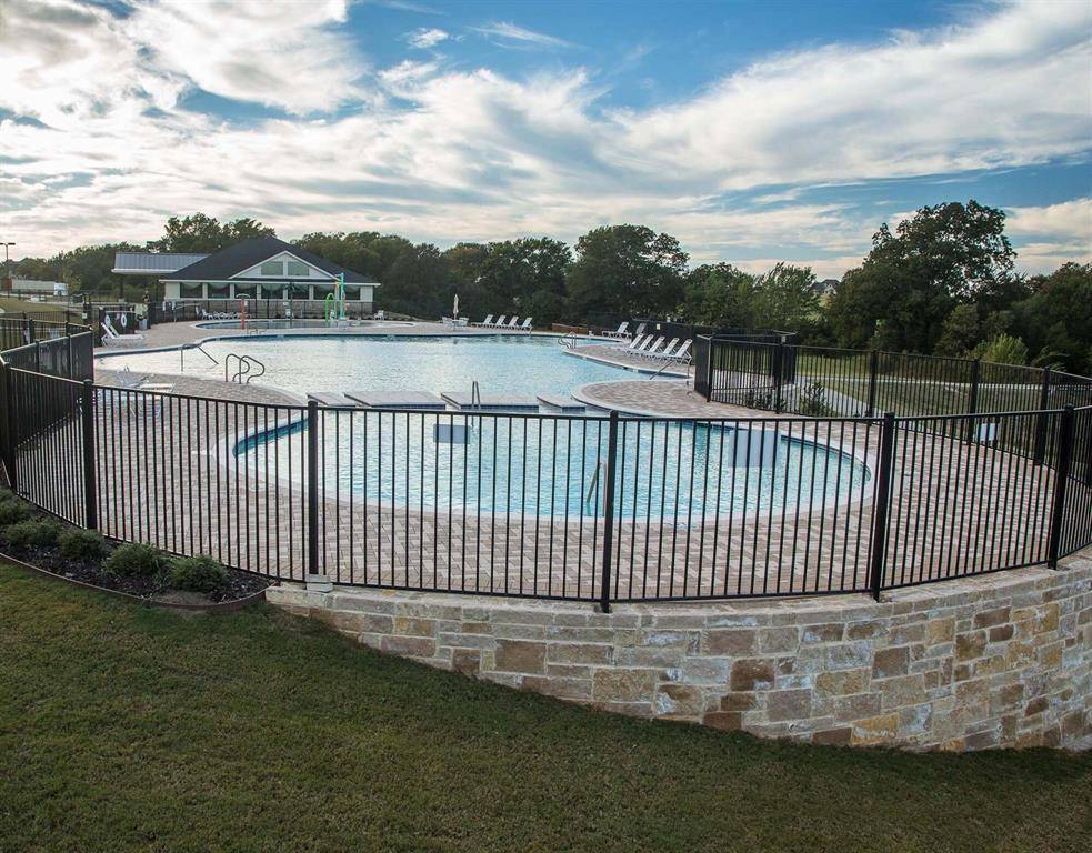 1089 Birdie Street, Gunter, TX 75058
