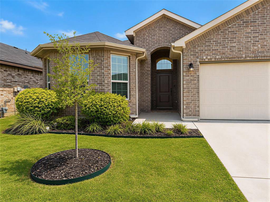 221 Oldcastle Way, Fort Worth, TX 76052
