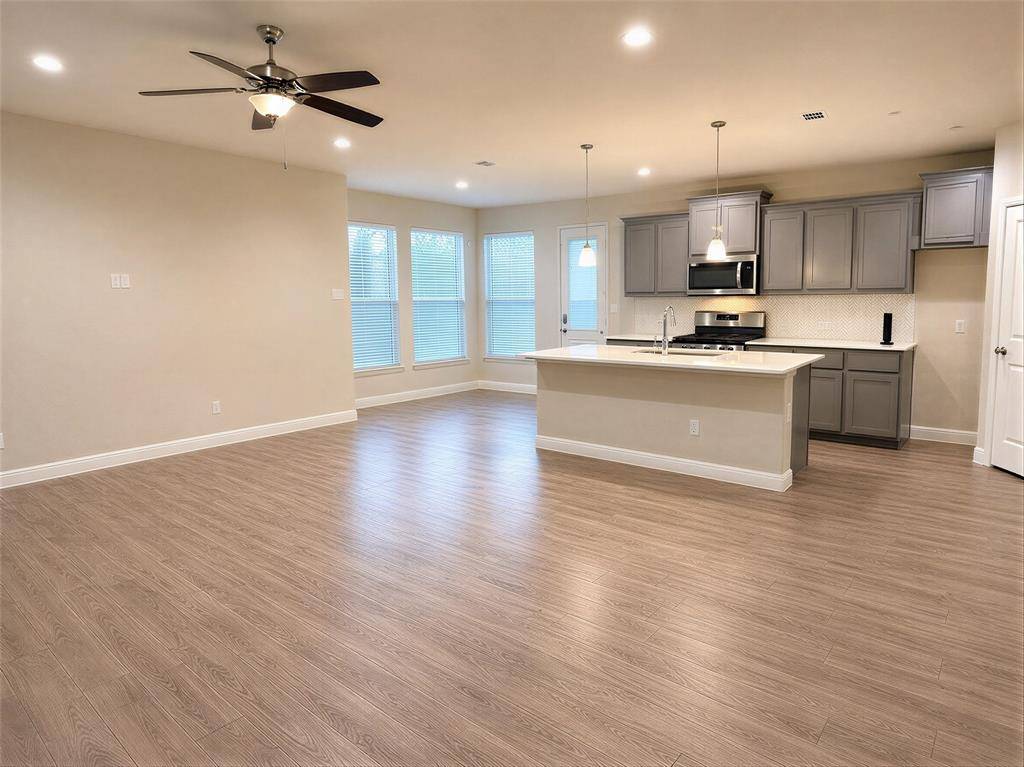 221 Oldcastle Way, Fort Worth, TX 76052