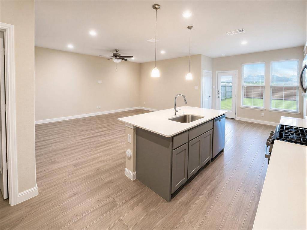 221 Oldcastle Way, Fort Worth, TX 76052