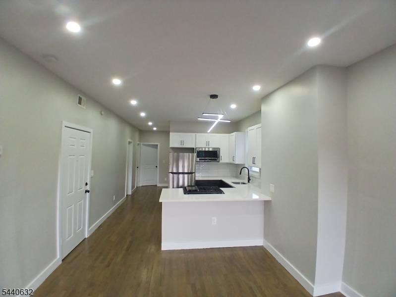590 Hunterdon St, Newark City, NJ 07108