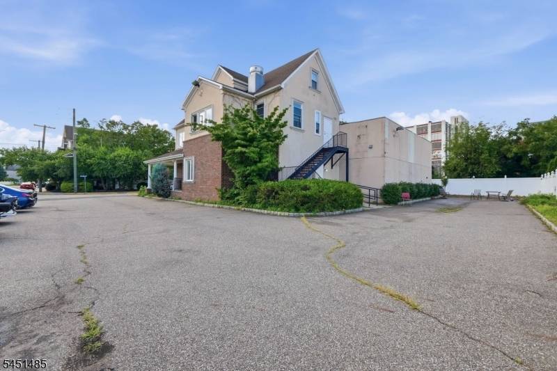 15 Wallington Ave, Wallington Boro, NJ 07057