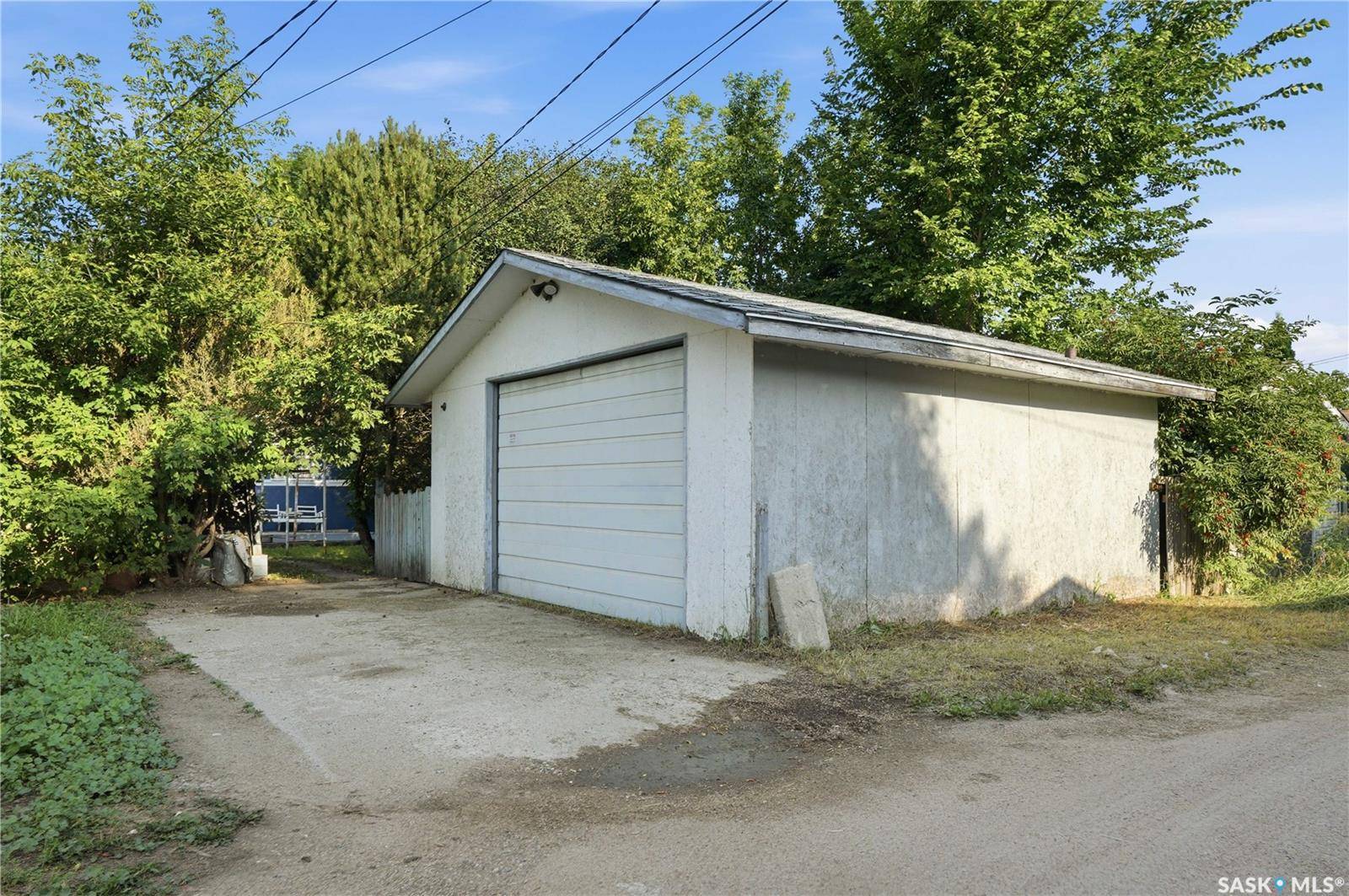 1015 J AVENUE N, Saskatoon, SK S7L 2L3