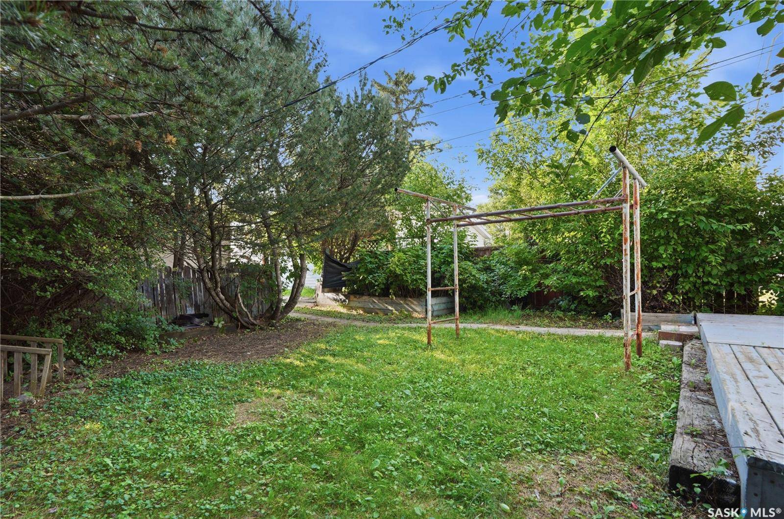 1015 J AVENUE N, Saskatoon, SK S7L 2L3