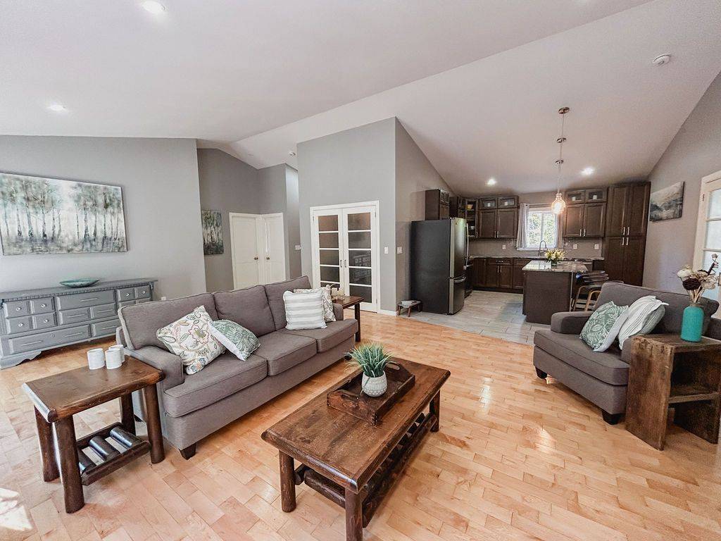 1170 Alderdale RD, Powassan, ON P0H 1Z0