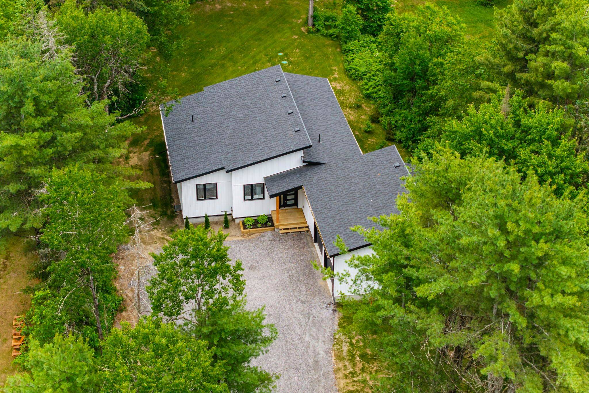 546 Balsam Chutes RD, Huntsville, ON P0B 1L0