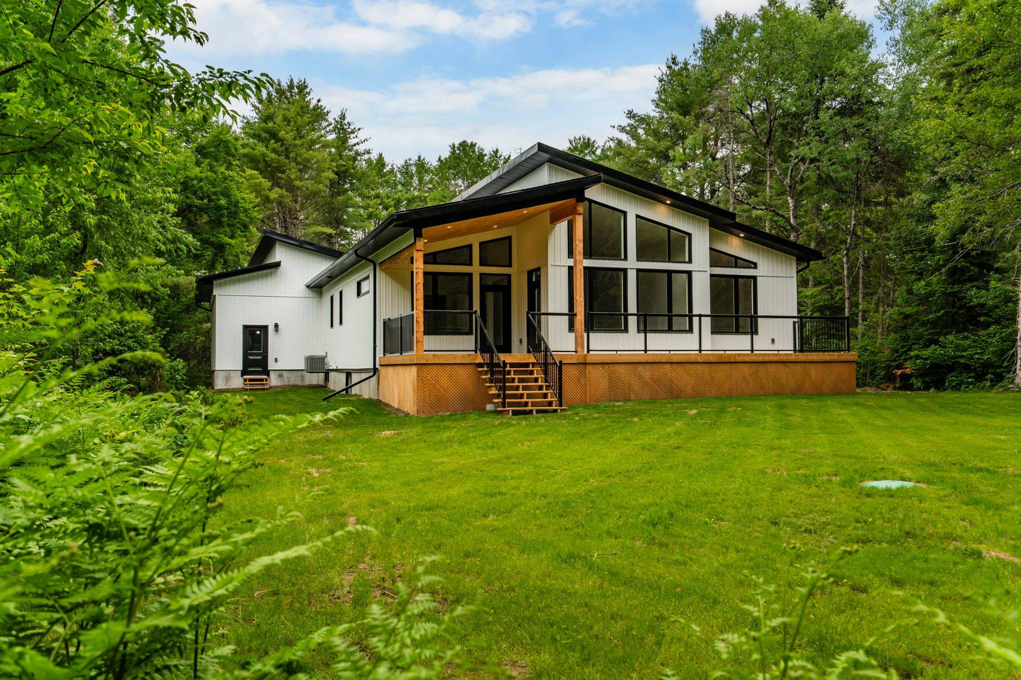 546 Balsam Chutes RD, Huntsville, ON P0B 1L0
