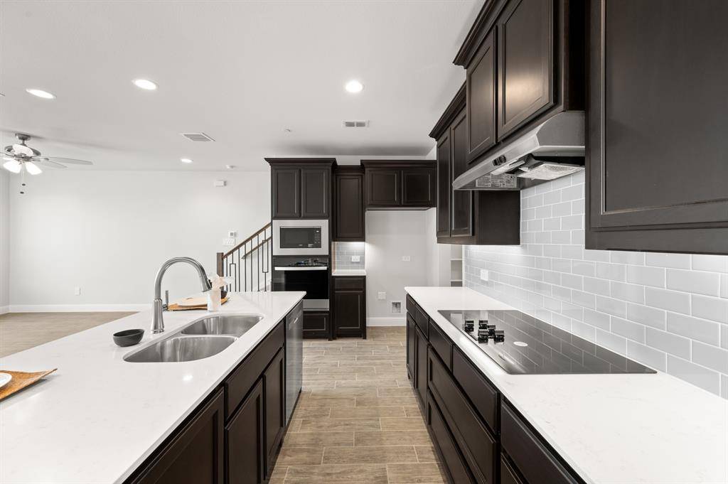 656 Sandiford Court, Mansfield, TX 76063