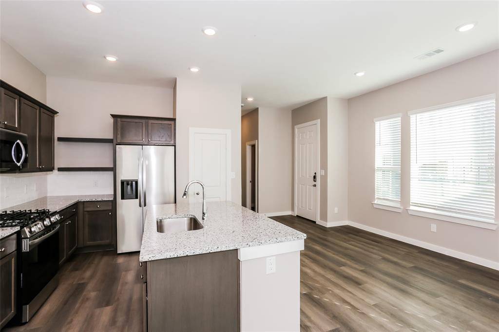 714 Lacewing Drive, Arlington, TX 76005
