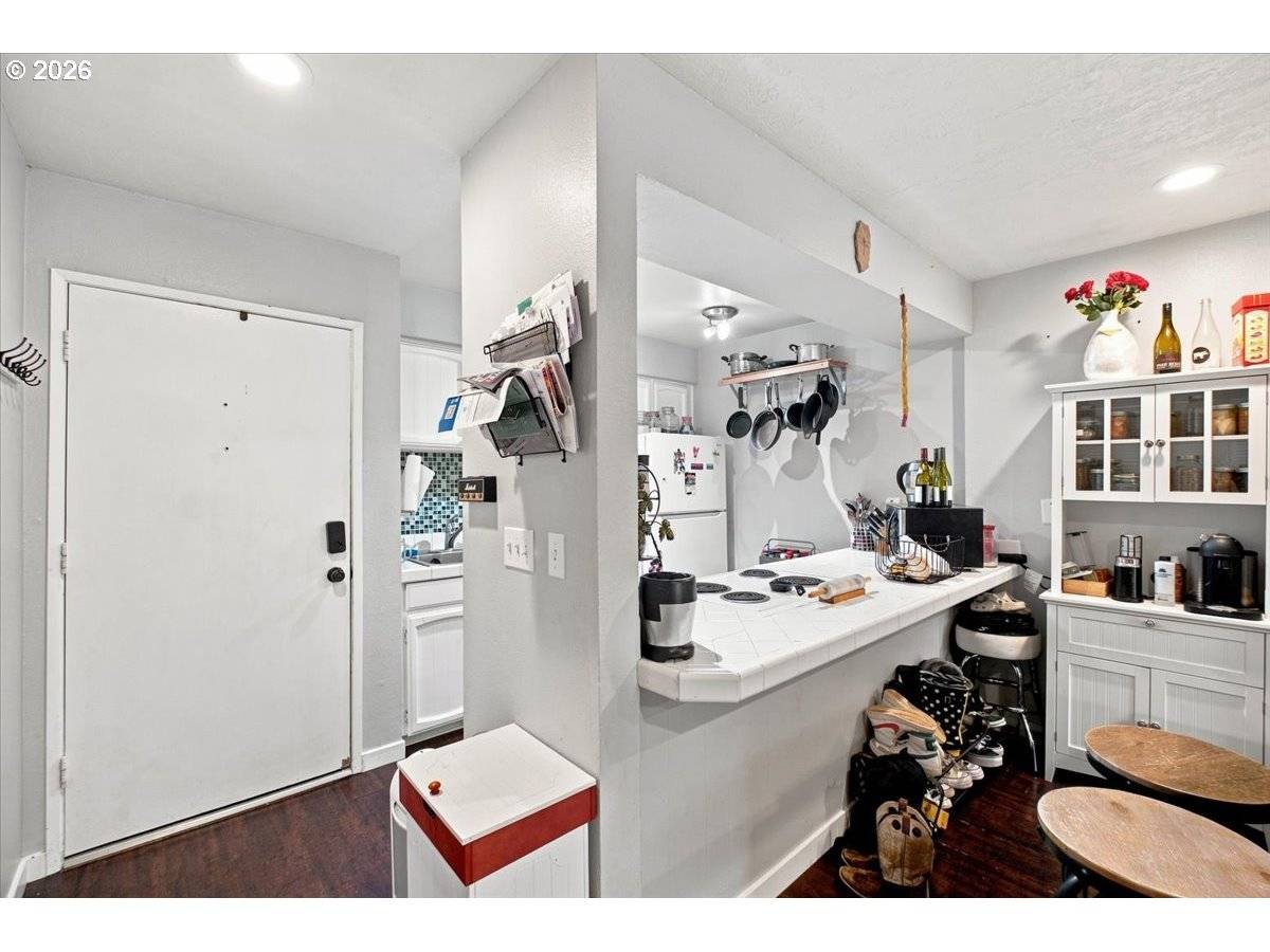 4620 LOWER DR, Lake Oswego, OR 97035