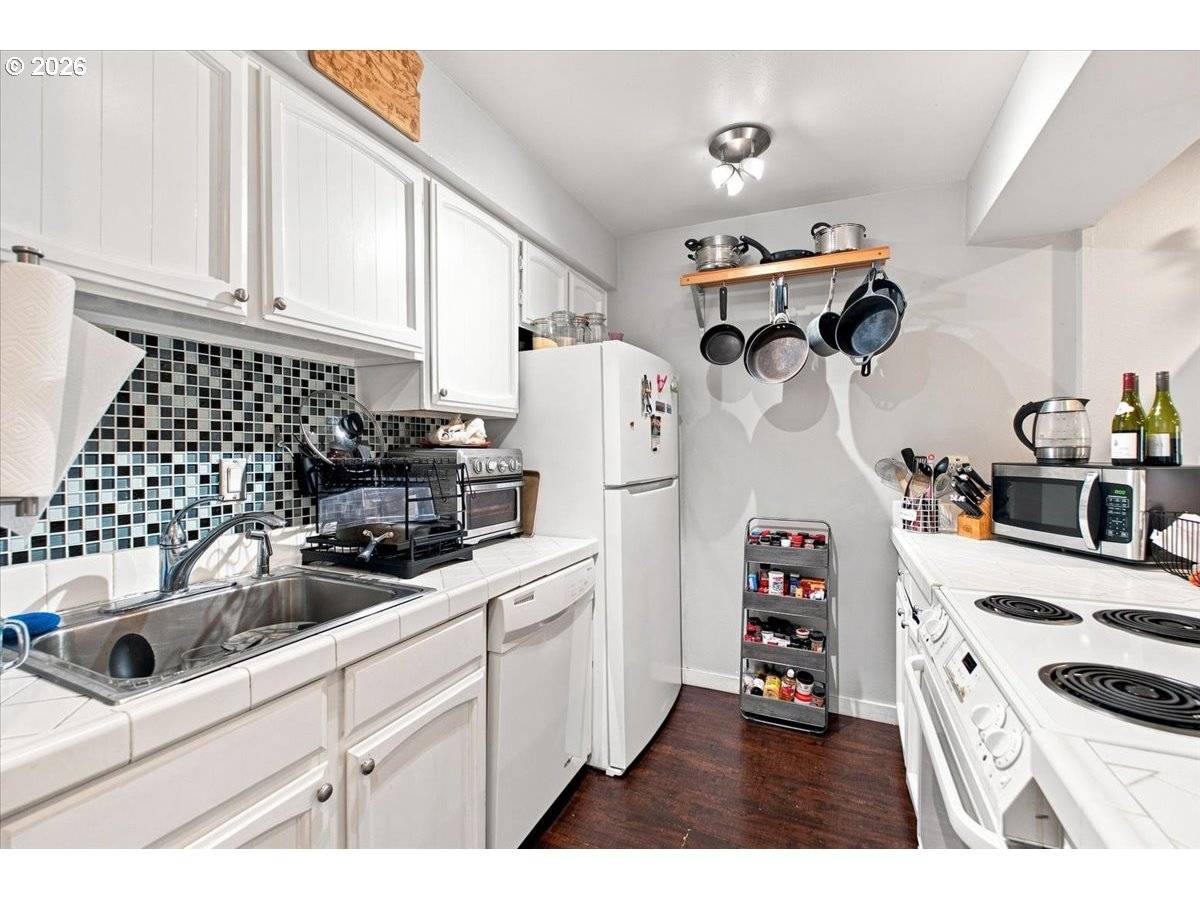 4620 LOWER DR, Lake Oswego, OR 97035