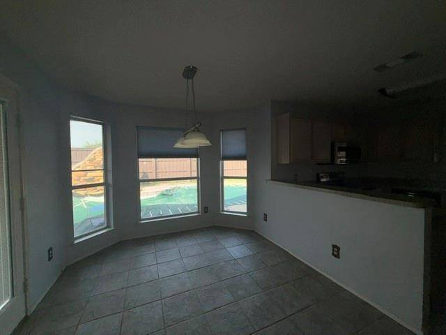 959 Aaron Drive, Burleson, TX 76028