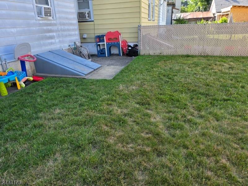 251 Speer Ave, Clifton City, NJ 07013