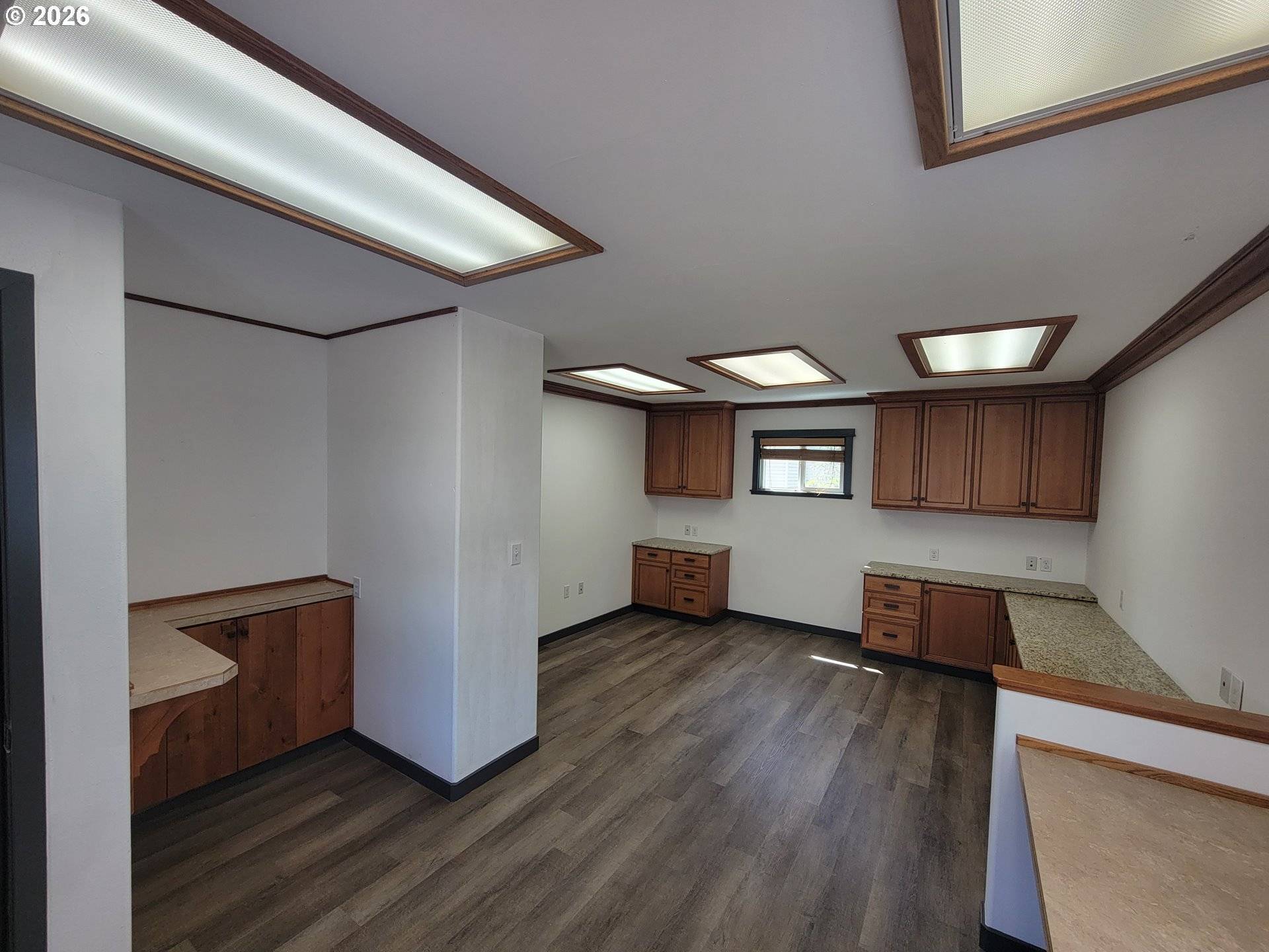446 MCCLAINE ST, Silverton, OR 97381