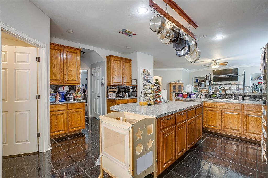 6602 Fox Glen Drive, Arlington, TX 76001