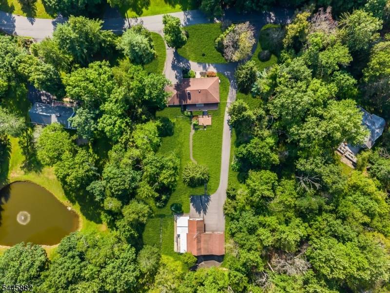 20 Cora Ln, Chester Twp., NJ 07930