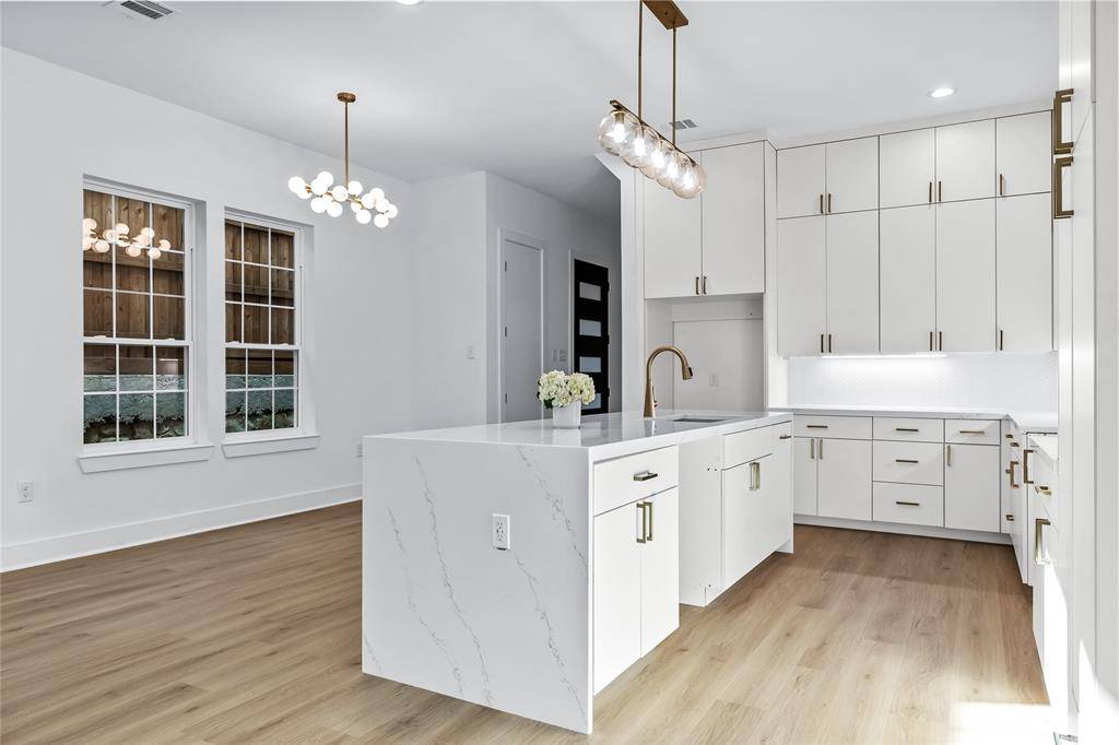 2322 Arroyo Avenue, Dallas, TX 75219