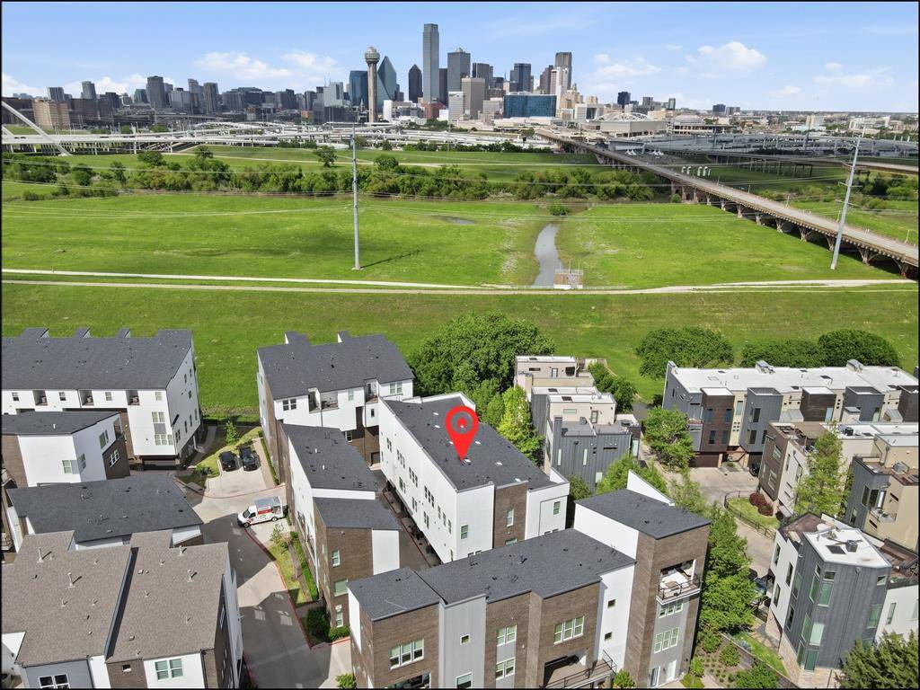 381 E Greenbriar Lane #1002, Dallas, TX 75203