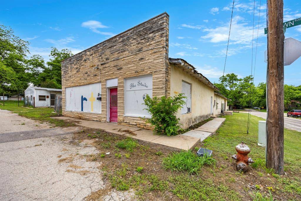 214 N High Street, San Saba, TX 76877